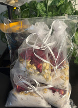 Load image into Gallery viewer, Flower Garden Bath Tea